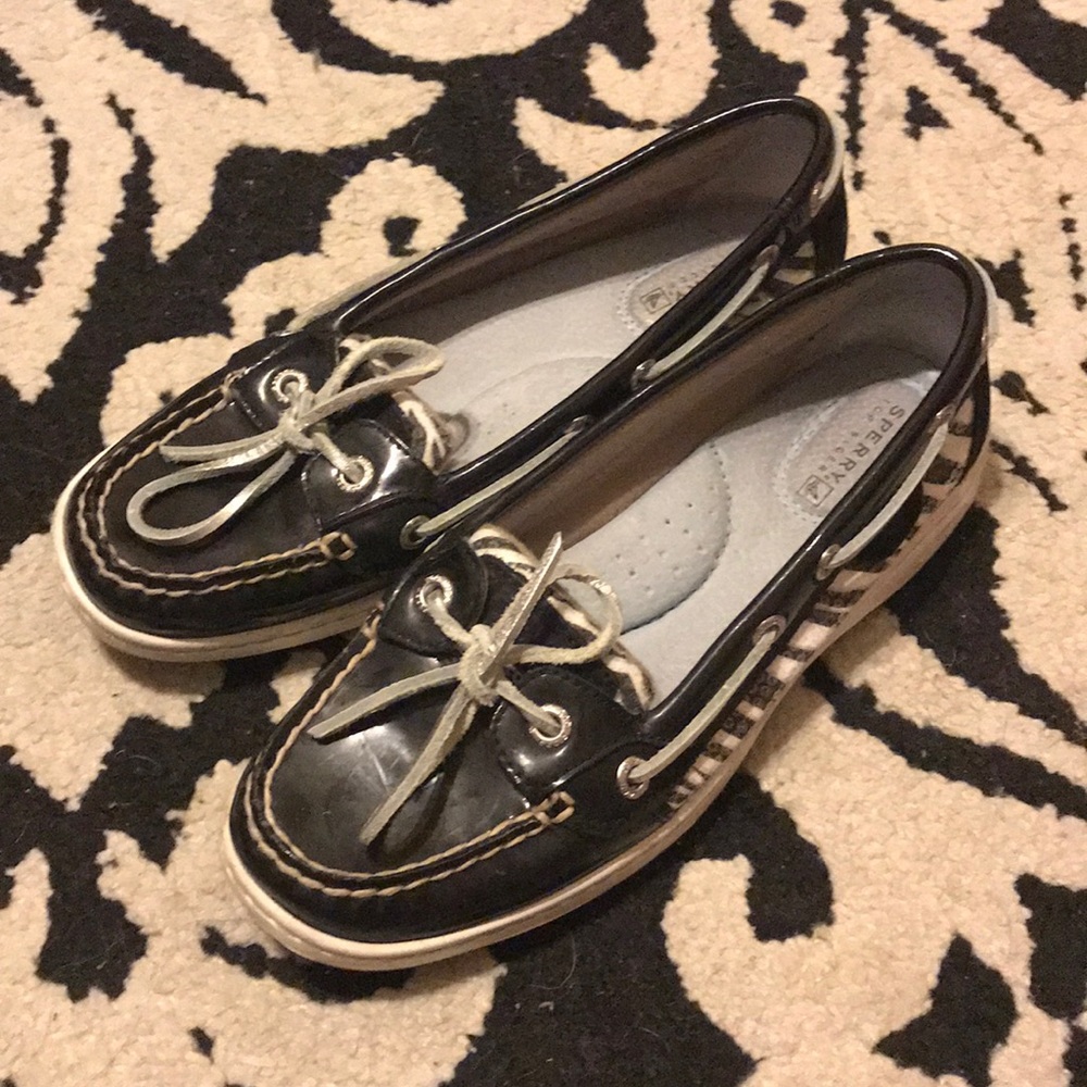 Size 6 top sided Sperrys